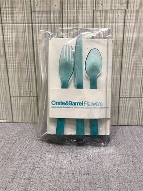 Crate& Barrel 18 piece Flatwear set